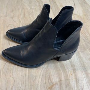 Steven by Steve Madden Black Leather Ankle Boots Size 7.5 Cut Out Detail